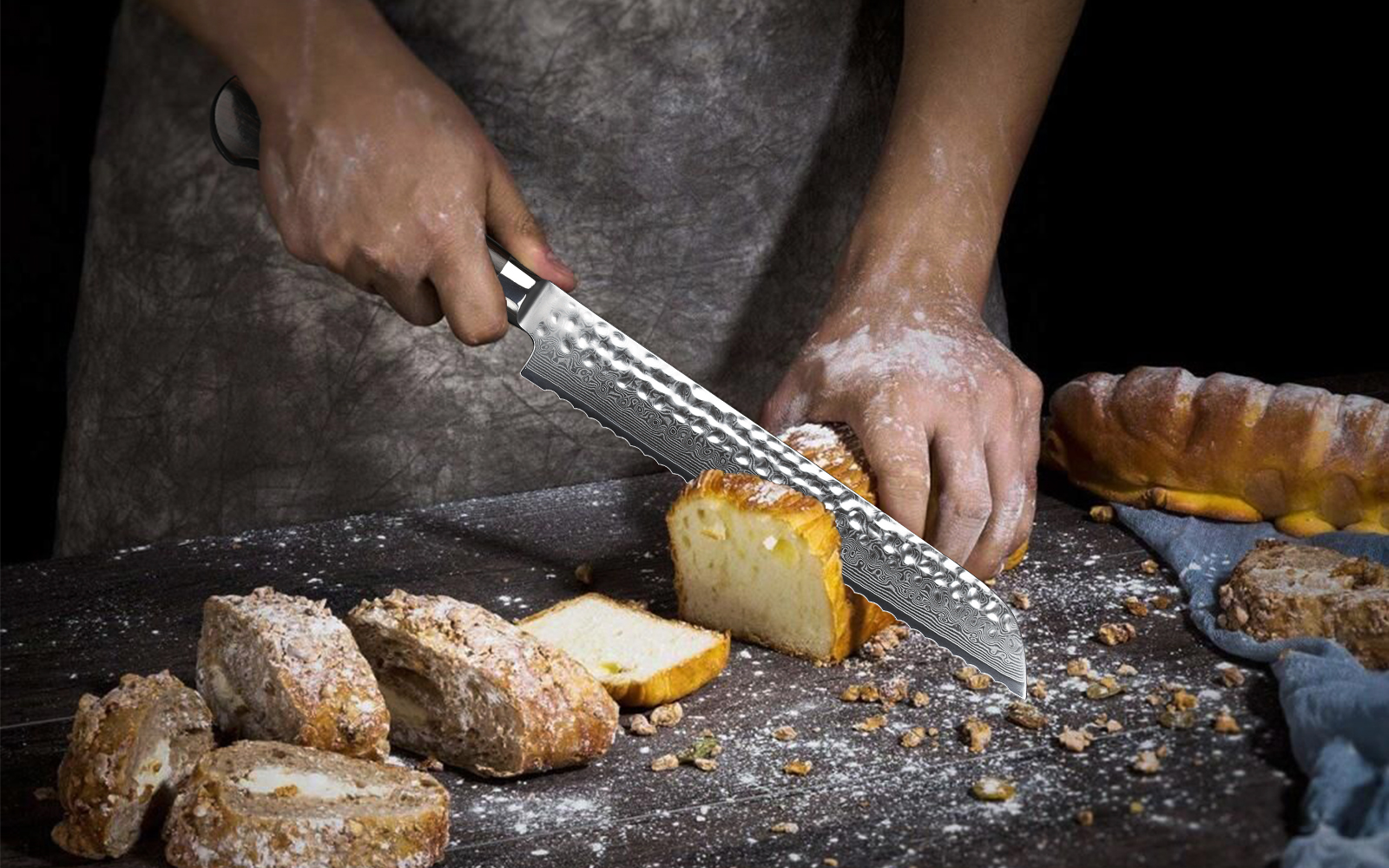 Triple riveted seamless handle to the fully visible tang