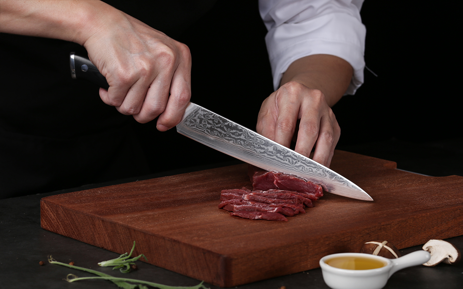 Ensuring an optimal balance between flexibility and hardness, the core is covered by 67 layers of damascus steel. The different steel layers create original patterns on the blade's surface, which give the knife a fascinating look. This type of knife construction requires a special expertise that not a lot of cutlers have nowadays.