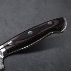 Knife Handle The Sora line features a traditional handle design with textured TPE which provides excellent grip, balance, and easy maintenance. Topped on the end of the handle is the Shun logo in stainless steel which enhances and balances the handle.